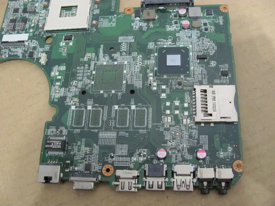 номер0307-13  материнська плата Mainboard Материнка Основна плата Системна плата Плата системи Laptop motherboard мамка  ноутбучна плата DA0BD5MB8D0  для Toshiba Satellite L70 L70-A C70 C70-A оригінал З аукціону