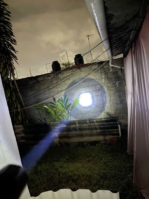 Купити Компактний та легкий LED ліхтарик, якісні матеріали! Наявне ближнє та дальнє світло, гарно освітлює приміщення!