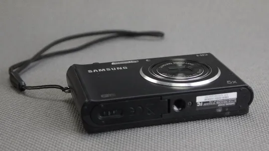 Цифровой фотоаппарат Samsung DV300F Black представитель серии 2View Zoom Lens 4.5-22.5мм 1:2.5-6.3 25мм Вживане Інтернет-аукціон