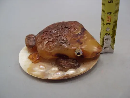 Купити Фигура статуэтка лягушка на листке янтарь перламутр вес 96 г высота 3 см, диаметр 7,5 см №11826