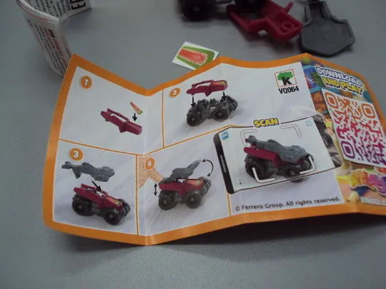 Фигурка киндер сюрприз VQ064 Ferrero машинка монстр-трак с языком Monster Truck №18595л Де купити