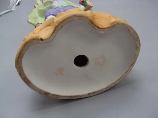 Фигура фарфор статуэка Германия клеймо PR кавалер с письмом свитком и розой высота 39 см №14497 Недорого