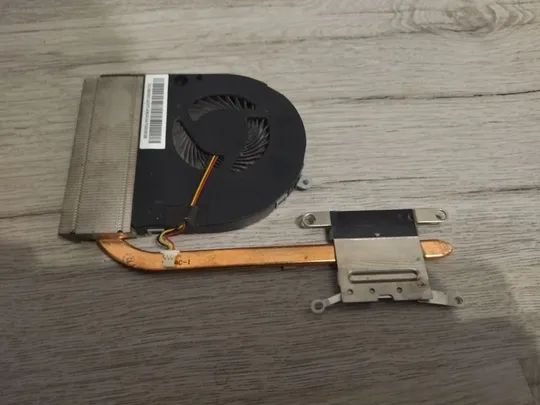 Купити Система охолодження (кулер) для ноутбука Acer Aspire E1-532 E1-572 (AT12K0030R0)