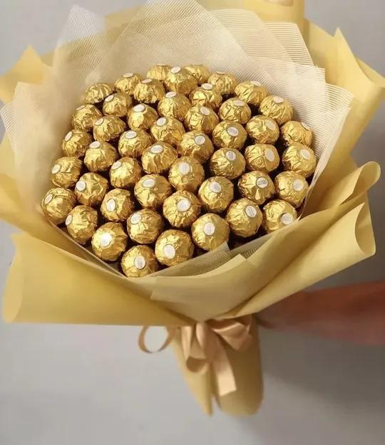 Букет з цукерок Ферреро Роше Ferrero (51 шт.) яскравий подарунок жовтий Ціна