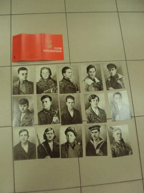 набор открыток герои комсомольцы 1966 котляров 15 шт №13235 Де купити