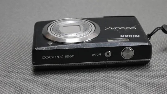 Цифровой фотоаппарат Nikon Coolpix S560 10.0Mpix Вживане Де купити