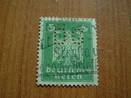 1924-25.Марка Німецького рейху з перфорацією. Ціна