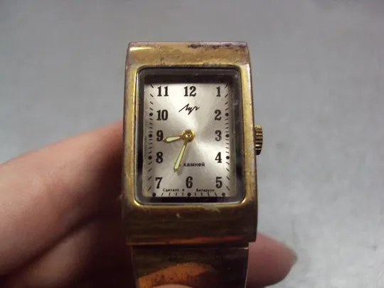 Женские наручные часы Луч 15 камней беларусь с браслетом №с9560 Де купити