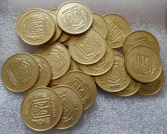 (2459) 50 копійок 1992 2.2ААм викрошка на аверсі в площині тризуба (1тип) - 26 монет одним лотом (50 копеек 1992 2.2ААм брак) З аукціону