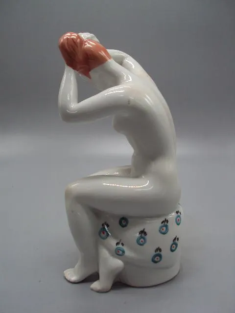 Фигура фарфор статуэтка Киев обнаженная девушка моет голову ню утро пляжница прическа 19 см №14448 Недорого