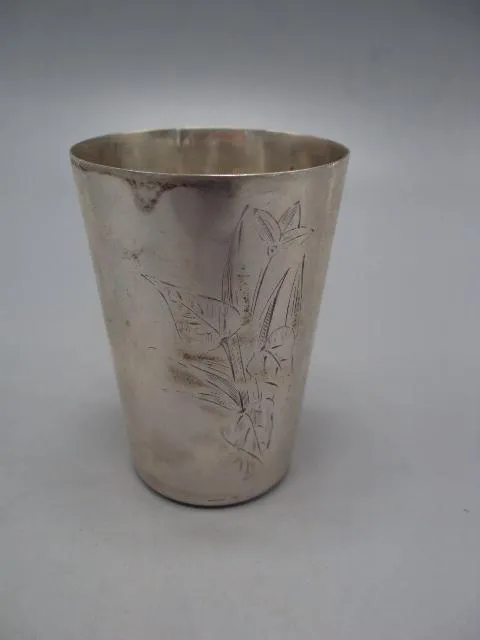 Купити Рюмка стопка резьба цветок и листья серебро клеймо голова вес 35,82 г размер 6,3х4,5 см №14320