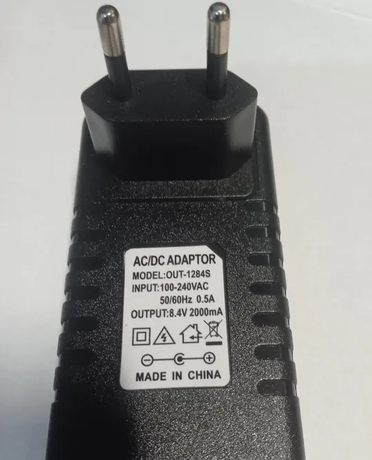 Зарядний пристрій для Li-Ion акумуляторів 8,4 V 2 A штекер 5,5х2,5mm З аукціону