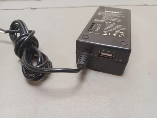 0951 адаптер живлення VANSON SMP-65WUSB 9.5-20V  НІМЕЧЧИНА З аукціону