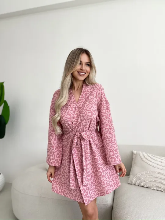 Халат короткий з мусліну (100% бавовна) принт Лео рожевий З аукціону
