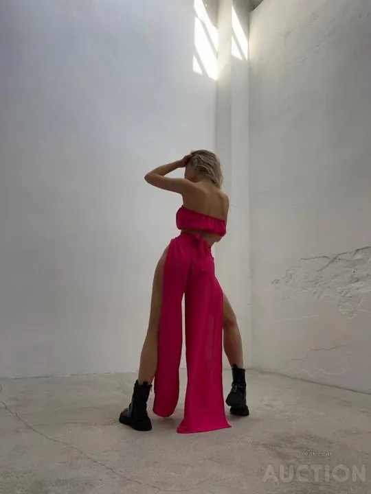 Жіночий костюм двійка спідниця-брюки та топ колір малиновий Характеристики