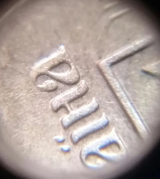 (1247) 10 копійок 2003 здвоєння елементів зображення на аверсі, двійний удар, зминання + круговий виробіток штампа (10 копеек 2003 брак) На торгах