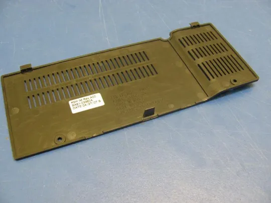 Купити 75-47 Сервісна кришка BA81-03380A для Samsung NP-R560 R560 R70 в хорошому стані