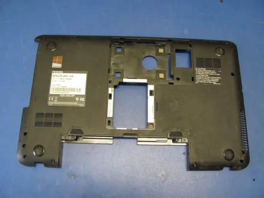 №55-1 Кришка (дно, корито, піддон) корпуса 13N0-ZWA0202 для TOSHIBA SATELLITE L850 -1LW оригінал Ціна