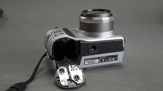 Цифровий фотоаппарат 3.0Mpix Olympus Camedia C-700 Ultra Zoom + EQ 38-380мм Zoom lens x10.0 Вживане Недорого