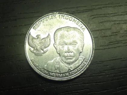 фото, 100 рупій 2016 Індонезія