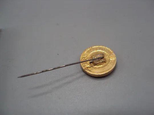 Знак Ленин портрет профиль голова на красном фоне лучи ссср круглый фрачник игла №17665 З аукціону