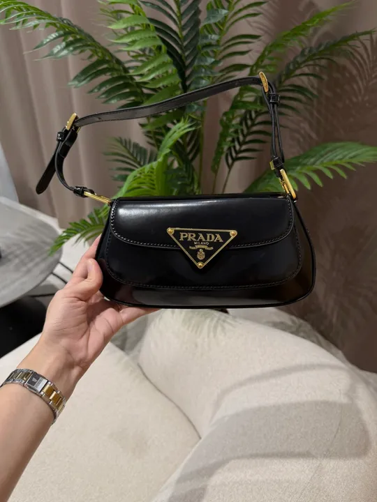 Сумка жіноча Prada Patent Leather Shoulder Bag Black Продаж