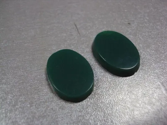 Камень хризопраз овальный для ювелирных изделий вес 5,6 г 3,5х23,5х17,5мм и 4х24х17мм лот 2шт №13285 Ціна