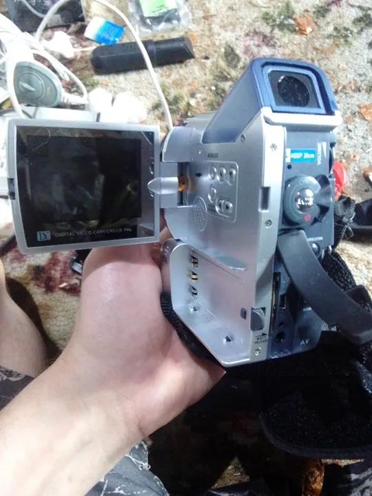 відеокамера.комплект.десь і батерка була. Ціна