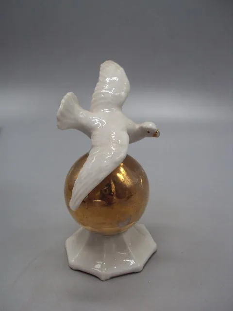 Фигура фарфор статуэтка Германия голубь на шаре птица высота 10,2 см под реставрацию №14258 Де купити