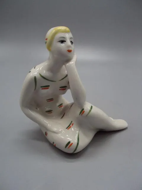 Фигура фарфор статуэтка Киев девушка сидит любуется высота 12,5 см №68 З аукціону