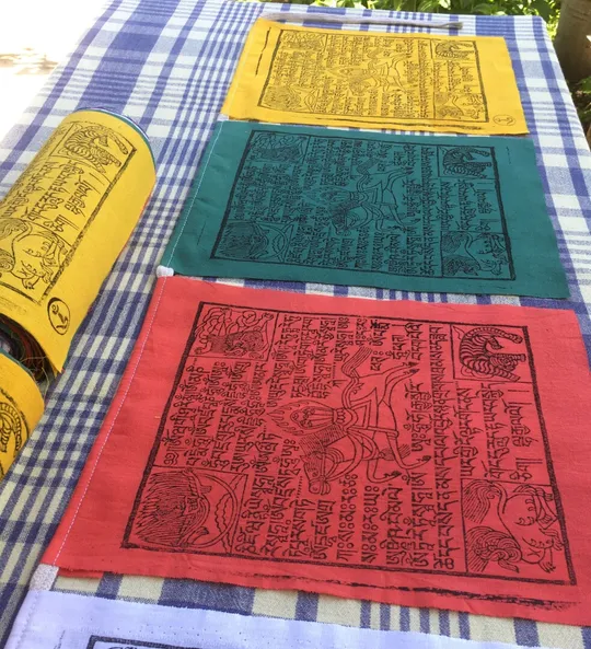 Флажки Лунг-Та, 25х32 см, 100% хлопок без синтетики, 5 шт. в лоте, длина 1,25 м +50 см с концами веревки, Lung-Ta, ЛунгТа, LungTa, Лунг Та, Lung Ta, молитвенные флажки Де купити