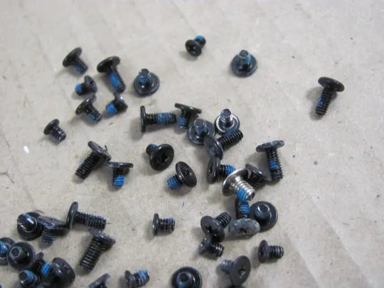 номер0252-8 комплектуюче гвинти    для  Dell Latitude 5590 оригінал З аукціону