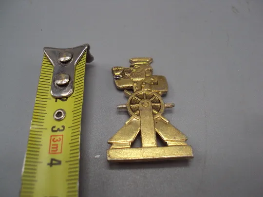 Знак детский контурный капитан с трубой за штурвалом моряк корабль флот штурвал морской волк №17068 Ціна