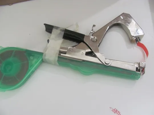 Тапенер для підв'язки, садовий степлер Tapetool, зелений (19) Недорого