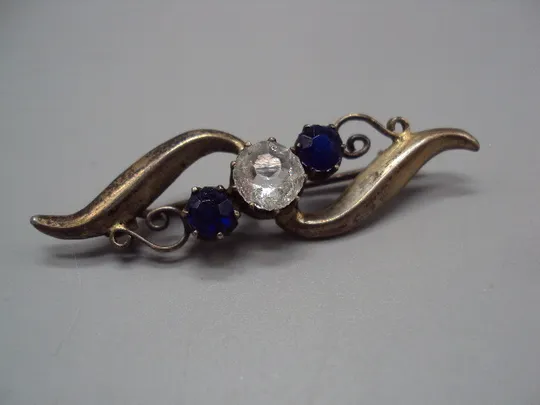 Брошка с белой и синими вставками брошь серебро вес 3,39 г 5,2 см (застежка плохо держит) №15801 З аукціону