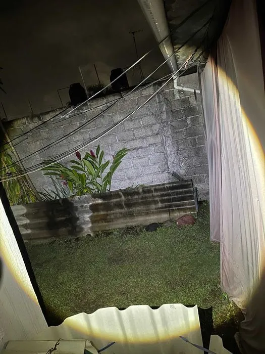 Компактний та легкий LED ліхтарик, якісні матеріали! Наявне ближнє та дальнє світло, гарно освітлює приміщення! Продаж