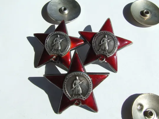 Орден КЗ -3 штуки № 1 817 363. 2 070 966.и 2 070 150 награждения 1945-46 гг. Інструкція