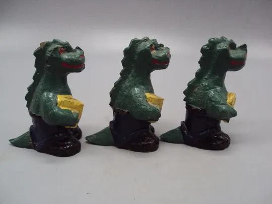 Игрушка фигурка динозавр с книгой колкий пластик высота 9,8 см лот 3 шт №9998 Продаж