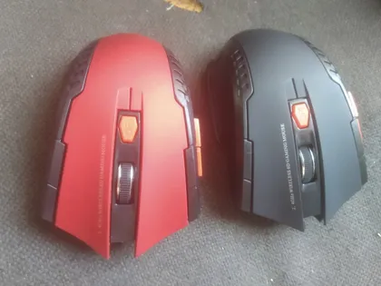 фото, безпровідна мишка з нопкою назад.зручно