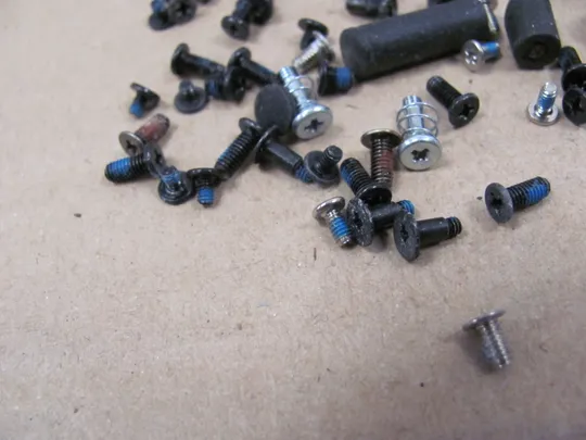 676-17 комплектуюче гвинти  для Toshiba Qosmio X870 X875  оригінал З аукціону