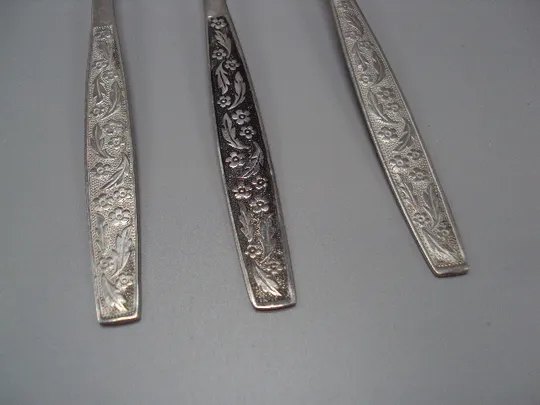 Столовые приборы вилки нерж ЗиШ узор цветы листья листочки нержавейка вилка 20 см лот 3 шт №18637в Інтернет-аукціон