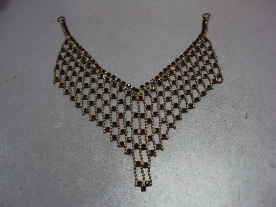 Бижутерия колье-пластрон ожерелье с черными вставками размер 5,5 х 16,2 (32,4) см №13471 Ціна