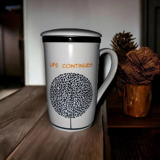 Кружка с крышкой и ситом "Жизнь продолжается", 350мл (Чашка заварник для чая с металлическим ситом) Інтернет-аукціон