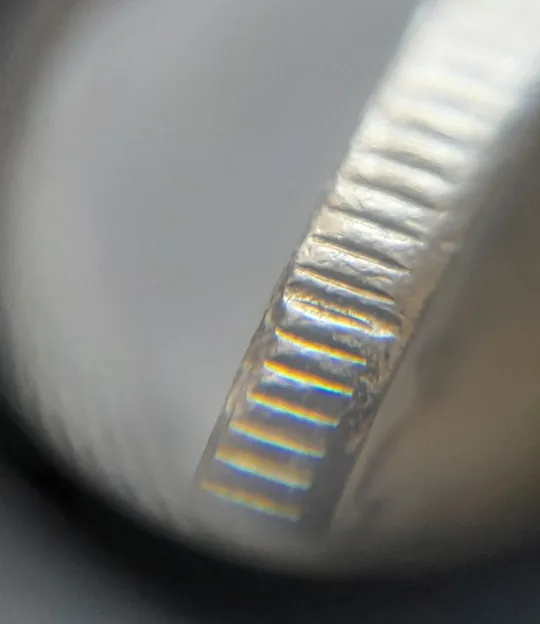 (7087) 10 копійок 2013 багаточисельні викрошки, розколи та сколи на вінку реверса + брак гурта на 7.30 год. (10 копеек 2013 брак) Інтернет-аукціон