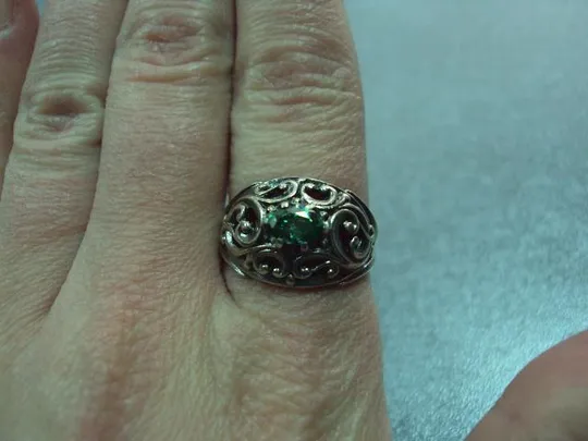 Кольцо женское ажурное с зеленым камушком серебро 925 проба украина вес 3,86 г размер 17 №11117 Де купити