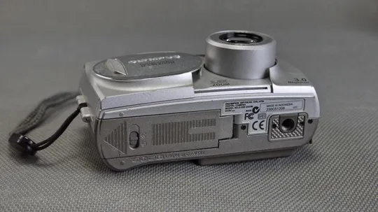 Цифровой фотоаппарат 3.0Mpix Olympus Camedia D-550 + EQ 36-100мм Zoom lens x2.8 Вживане Інтернет-аукціон