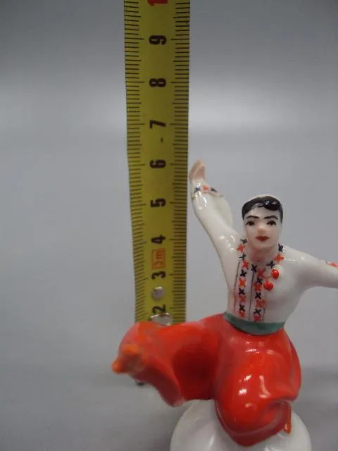 Фигура фарфор статуэтка миниатюра Барановка гопак танец танцор высота 6,1 см под реставрацию №18 Продаж