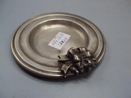 Пепельница блюдце тарелочка с бантиком серебро 800 проба вес 21,71 г диаметр 7,9 см №14308 Продаж