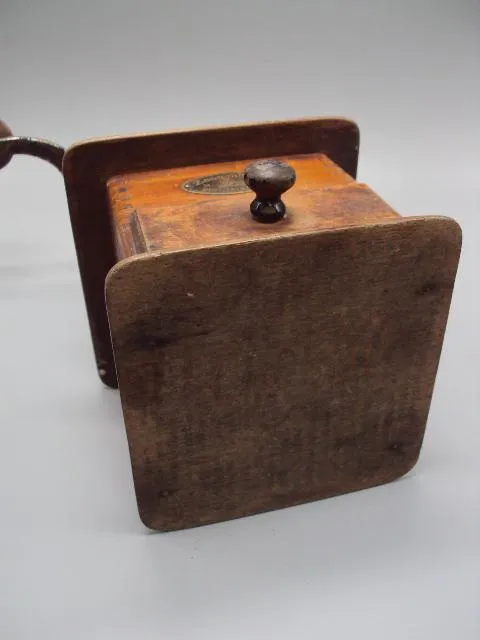 Кофемолка Zassenhaus r.z. fabrik-marks Qualitatsware винтаж высота 23-23,5 см №13239 Характеристики