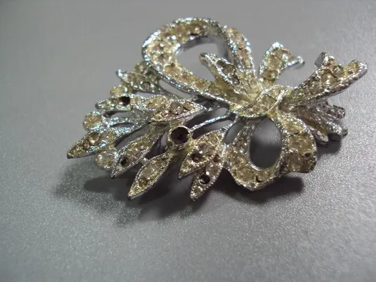 бижутерия брошка брошь бантик букет бант 5,2 см (нет некоторых камушков) №10855 Продаж